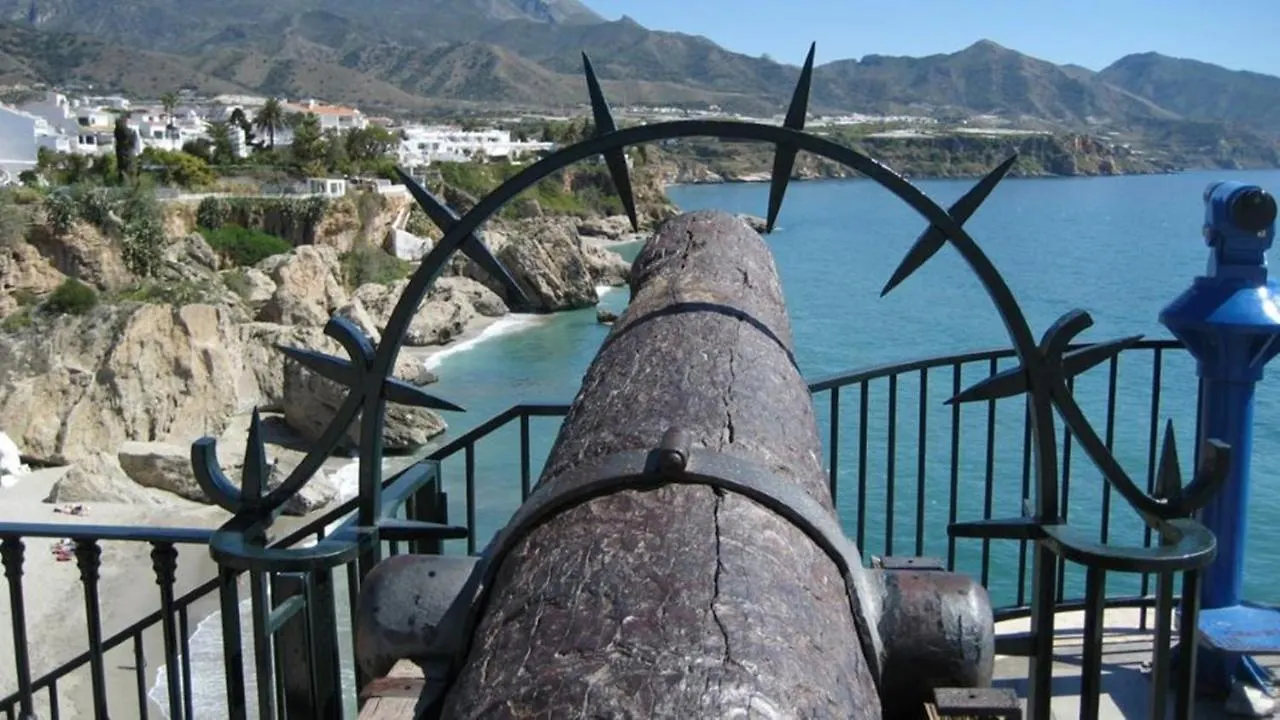 Soleado Apartamento En Nerja